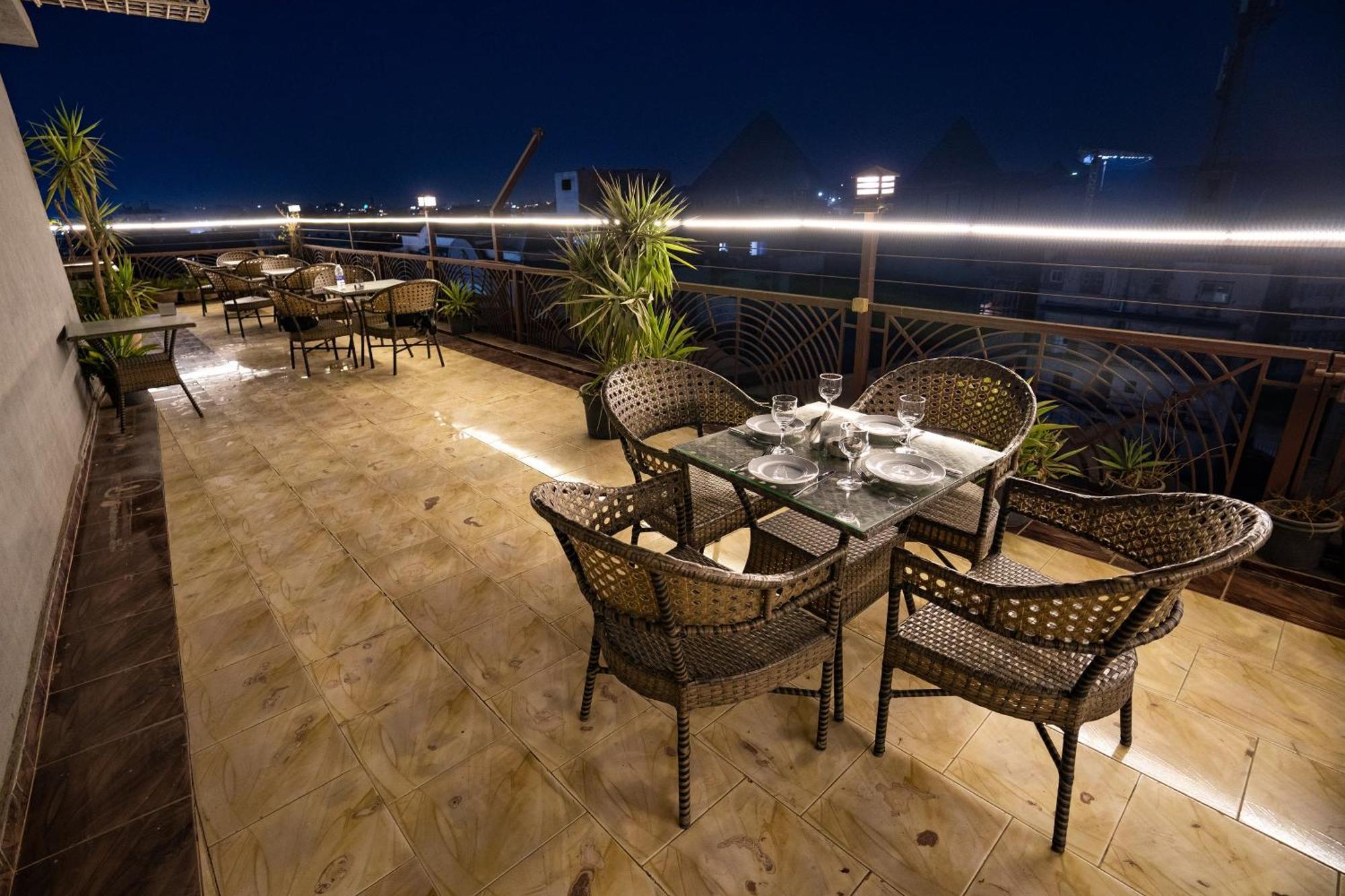 Pyramids Gem Plaza Hotel Kafret el-Gabal Buitenkant foto
