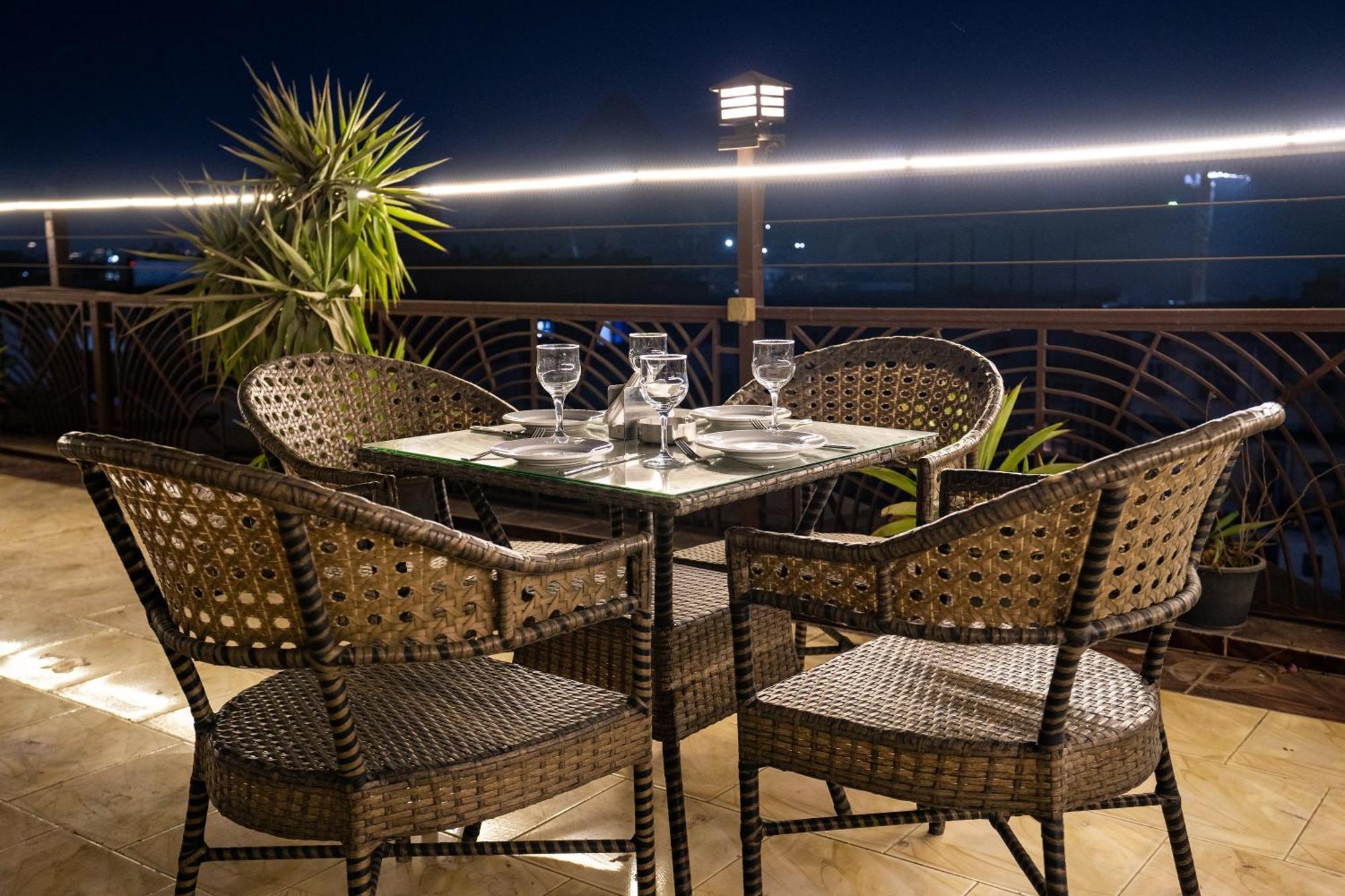 Pyramids Gem Plaza Hotel Kafret el-Gabal Buitenkant foto