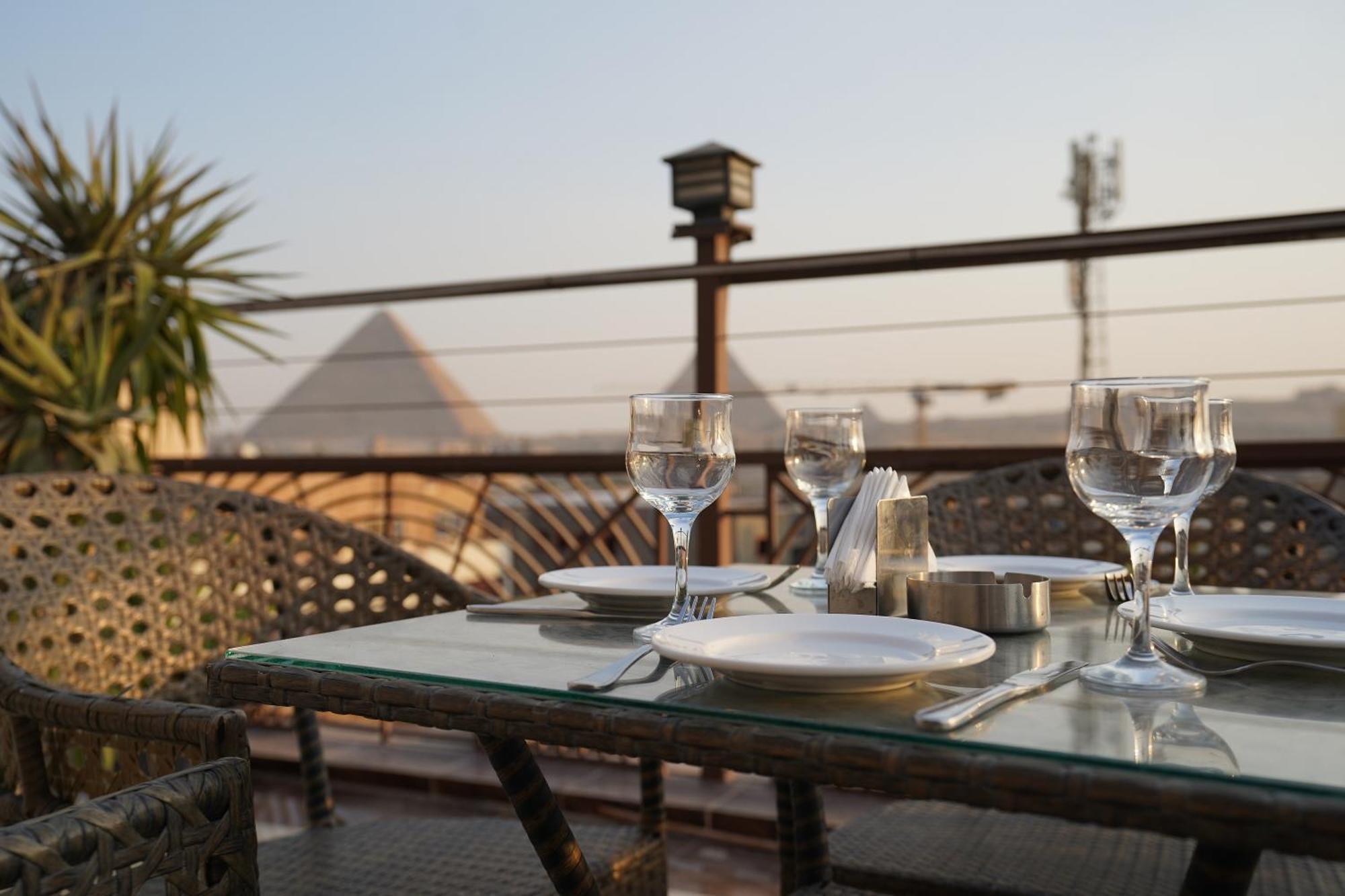 Pyramids Gem Plaza Hotel Kafret el-Gabal Buitenkant foto